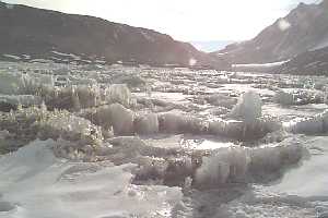 Ice formations on the surface of the lake